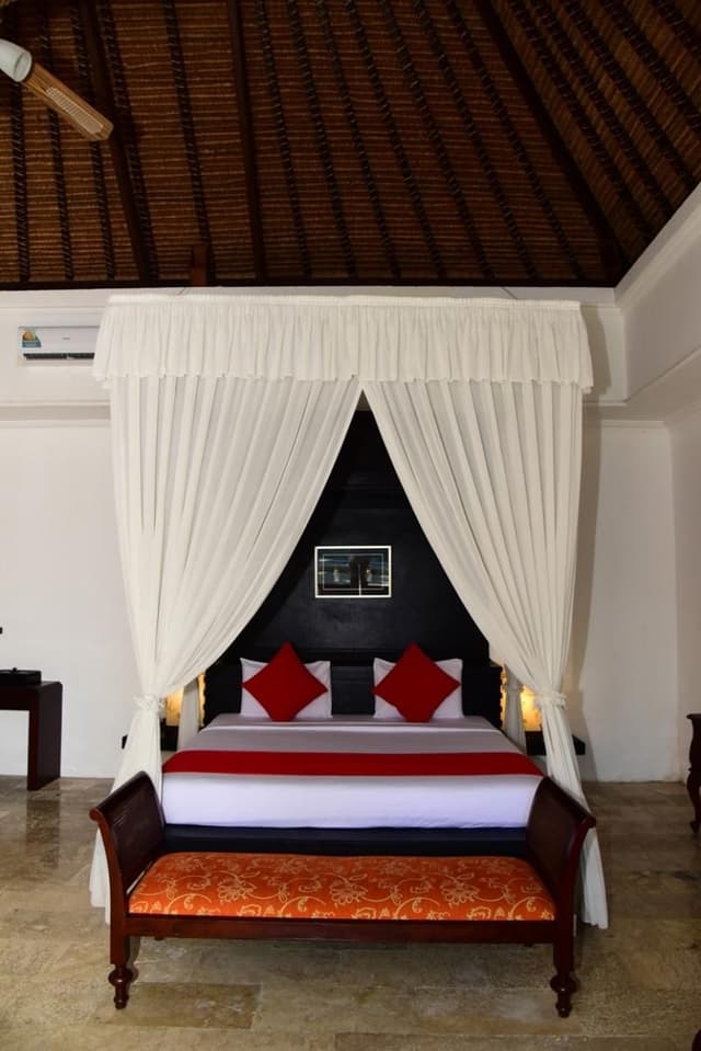 VILLA WITH PRIVATE POOL