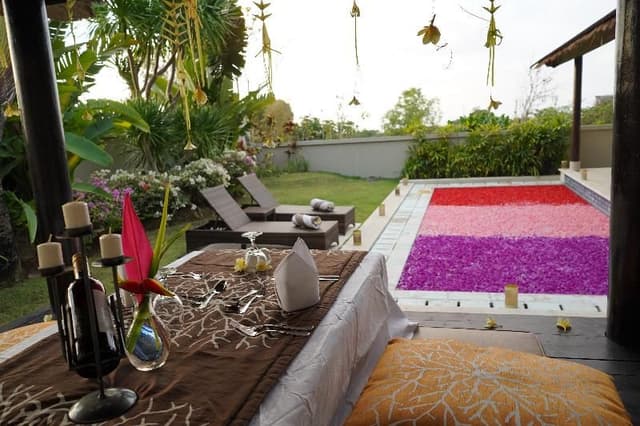 VILLA WITH PRIVATE POOL
