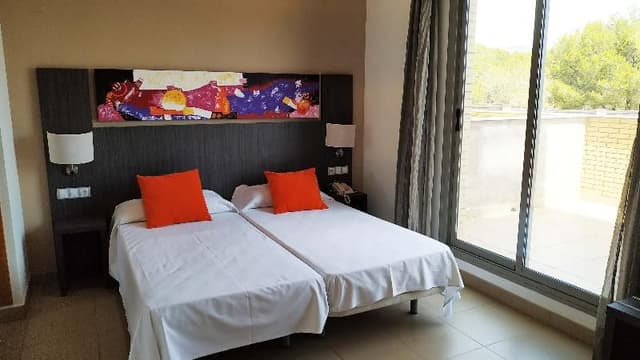 SUITE CAPACITY 4