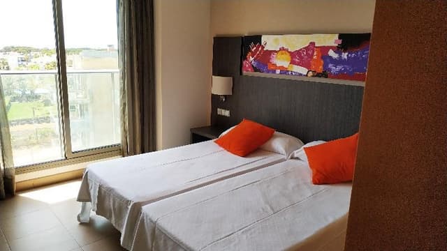 SUITE CAPACITY 4
