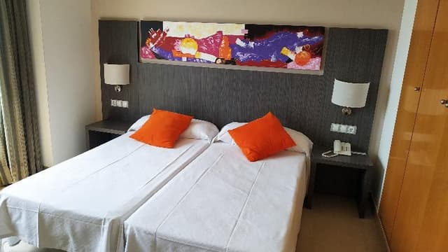 SUITE CAPACITY 4