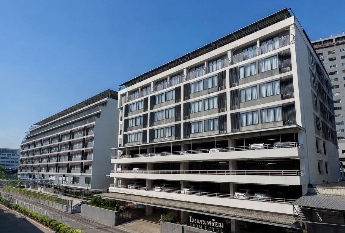 โรงแรมพร้อม ศูนย์วัฒนธรรม