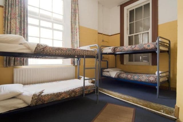 QUADRUPLE WITH SHARED BATHROOM