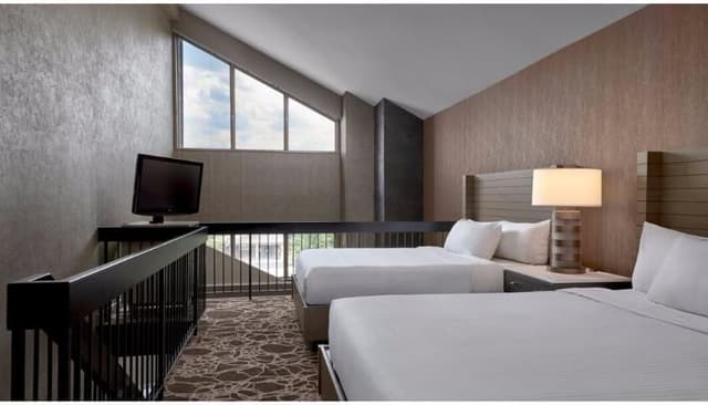 DOUBLE TWO QUEEN BEDS