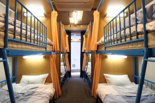 Family Room with Bunk Bed and Shared Bathroom (8 Adults)