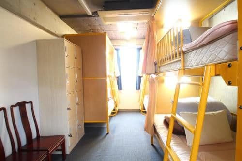 Family Room with Bunk Bed and Shared Bathroom (6 Adults)