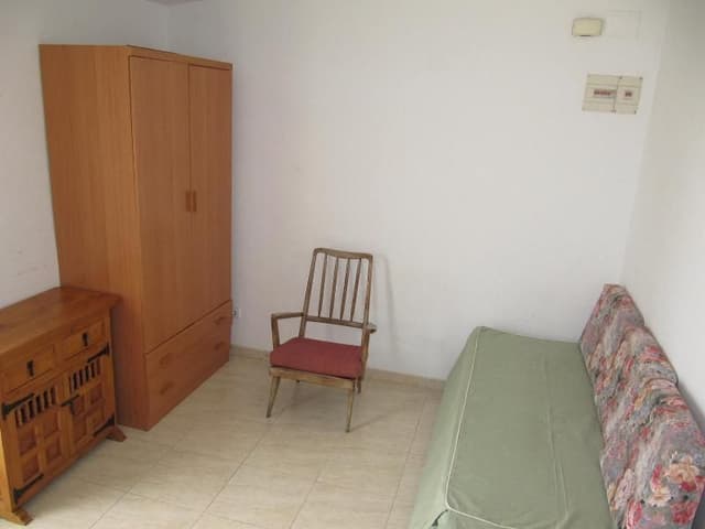 STUDIO CAPACITY 2