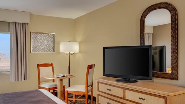 DOUBLE TWO QUEEN BEDS