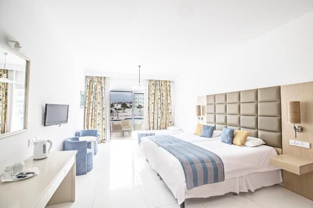 FAMILY ROOM SEA VIEW