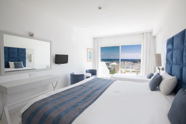 SINGLE SEA VIEW