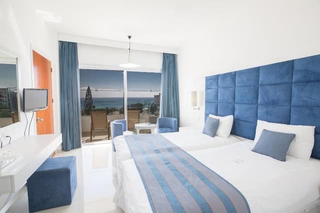 SINGLE SEA VIEW