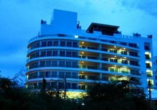 โรงแรมรอยัล บีชวิว