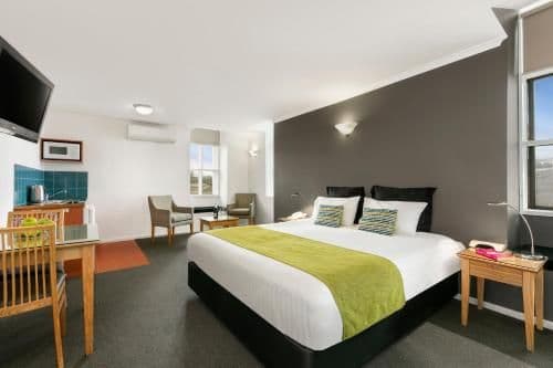 Studio Apartment - Serviced