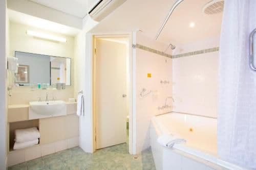 Queen Room with Spa Bath