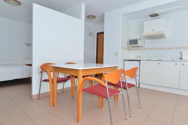 APARTMENT CAPACITY 3