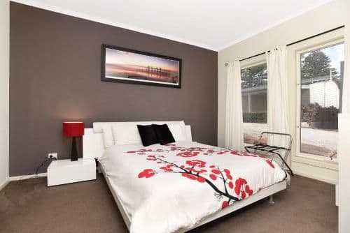 Deluxe One-Bedroom Apartment
