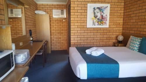 Deluxe Queen Room