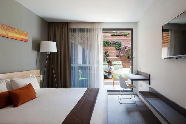 DOUBLE PREMIUM GARDEN VIEW