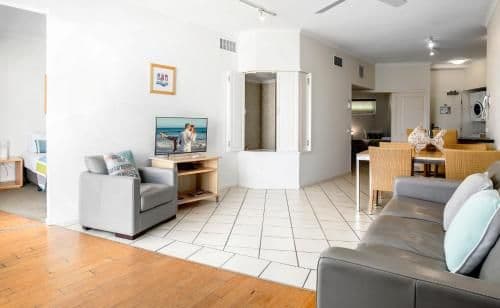 Two-Bedroom Apartment with Spa Bath and Balcony