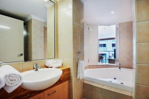 Two-Bedroom Apartment with Spa Bath and Balcony