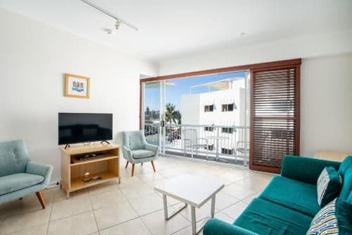 Two-Bedroom Apartment with Spa Bath and Balcony