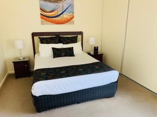 Large Two-Bedroom Apartment with Sea View
