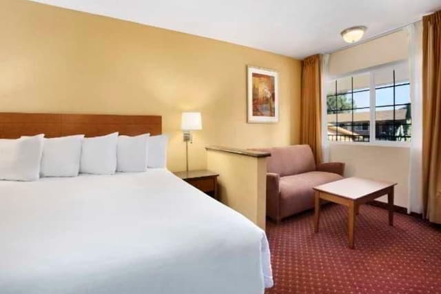 SINGLE KING SIZE BED