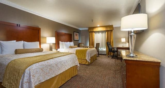DOUBLE TWO QUEEN BEDS