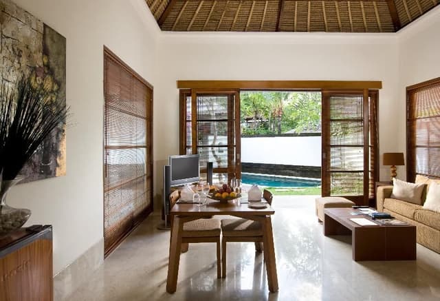 VILLA WITH PRIVATE POOL
