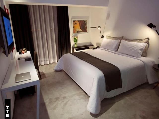 DOUBLE CITY VIEW KING BED