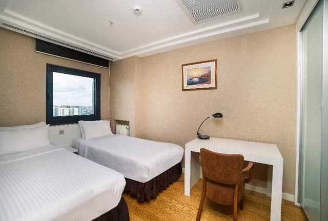 APARTMENT THREE BEDROOMS