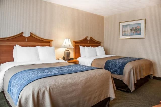 DOUBLE TWO DOUBLE BEDS