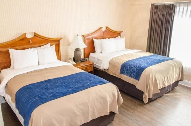 DOUBLE TWO DOUBLE BEDS