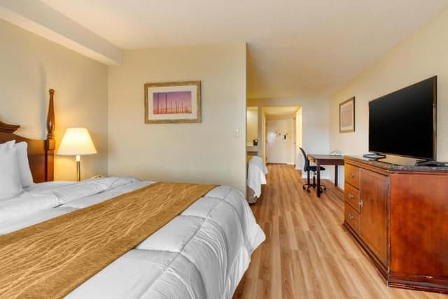 SUITE TWO KING BEDS