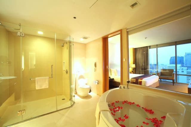 SUITE ONE BEDROOM