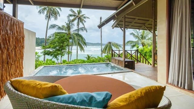 Beachfront Pool Villa