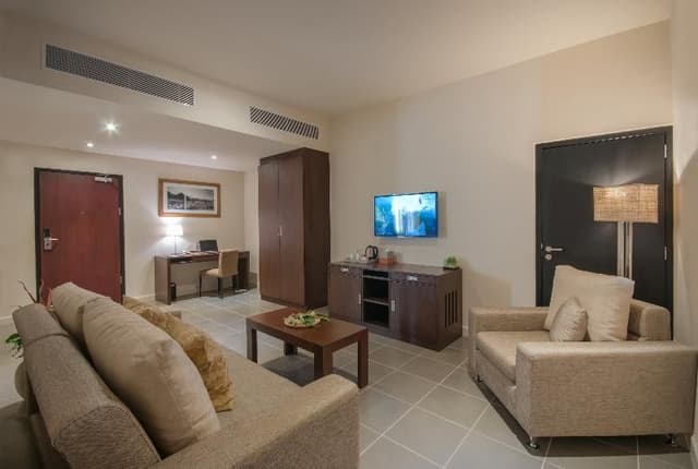 SUITE GARDEN VIEW KING BED
