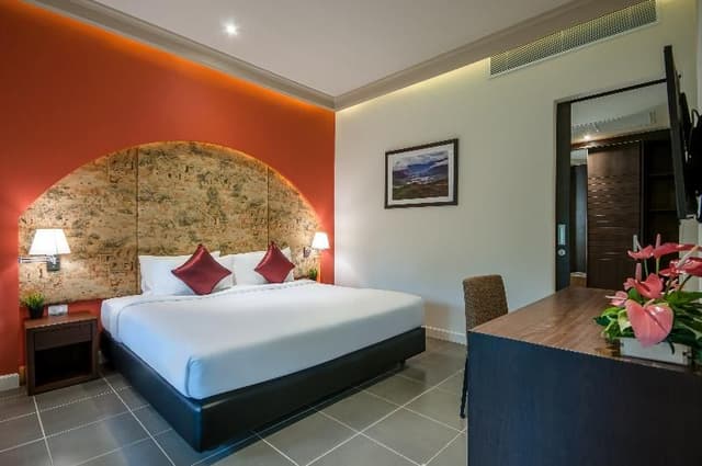 SUITE GARDEN VIEW KING BED