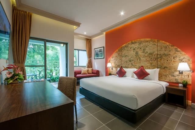SUITE GARDEN VIEW KING BED