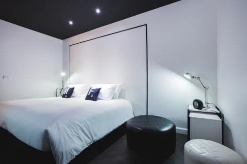 Deluxe Double bed ( No Bathtub )