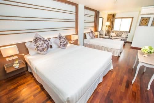 Trio Room with Bathtub