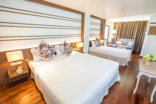 Trio Room with Bathtub