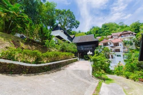 Three-Bedroom Villa with Sea View
