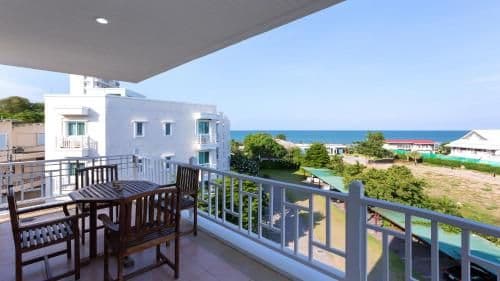 Two-Bedroom Apartment with Sea View (Free in Room Wifi)