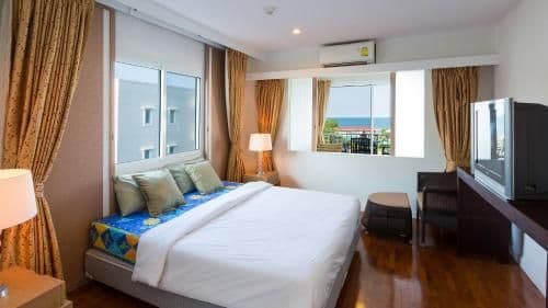Two-Bedroom Apartment with Sea View (Free in Room Wifi)