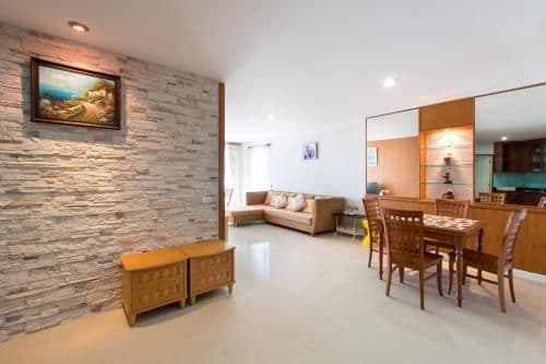 Two-Bedroom Apartment with Sea View (Free in Room Wifi)