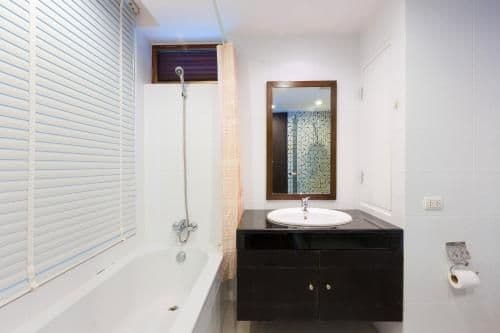 Two-Bedroom Apartment with Sea View (Free in Room Wifi)