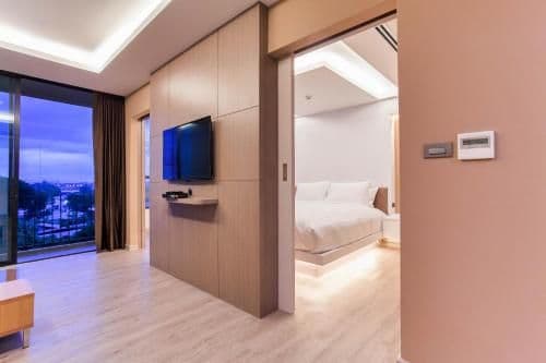 Suite Jacuzzi Pool View