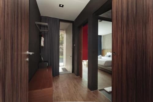 King Room with Pool Access