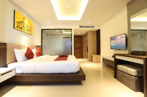Deluxe Double Room with Pool Access